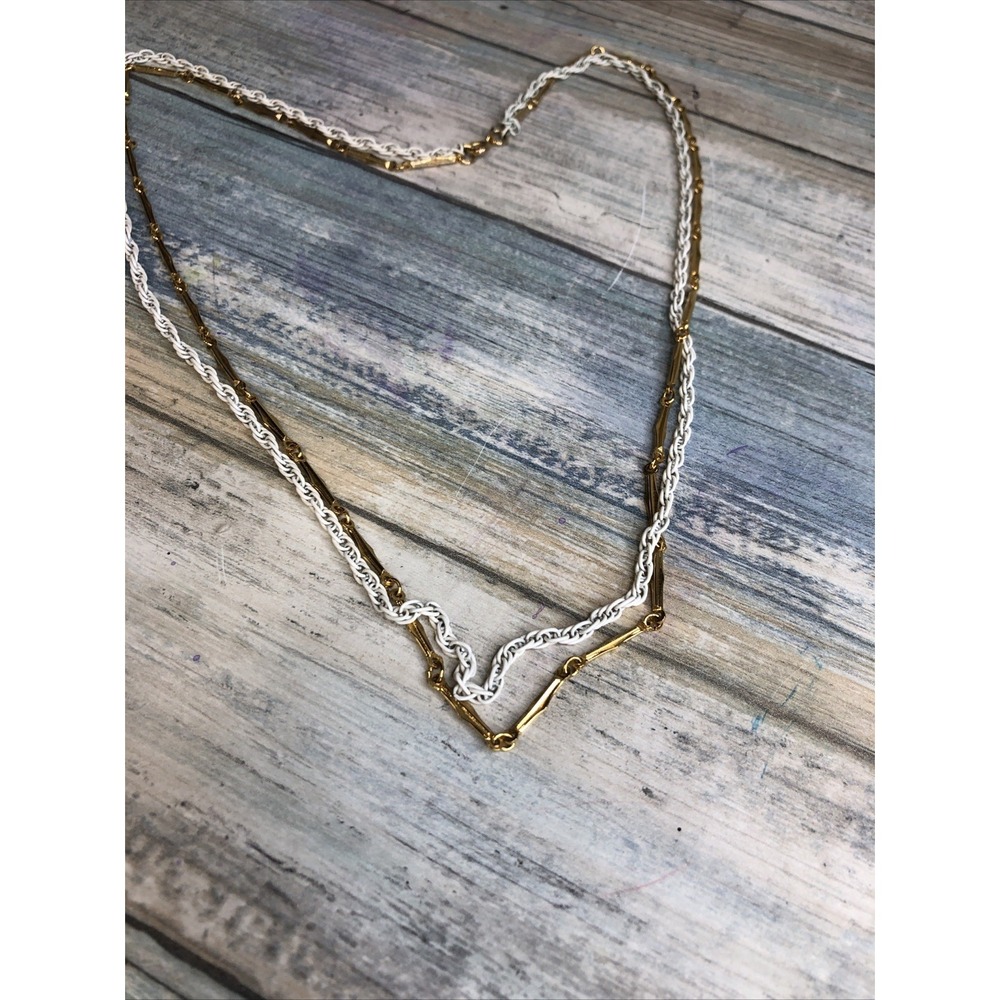 VTG gold Tone White Enamel 24" Chain Necklace unbranded‎